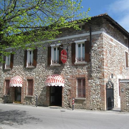 Отель Trattoria Milani Лонато Экстерьер фото