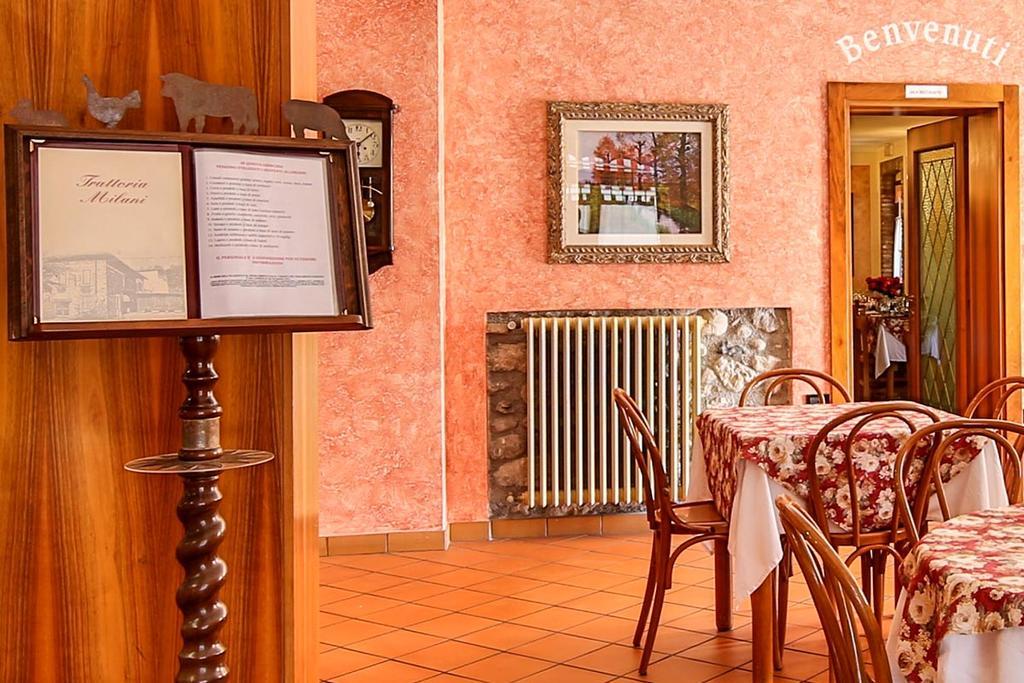 Отель Trattoria Milani Лонато Экстерьер фото