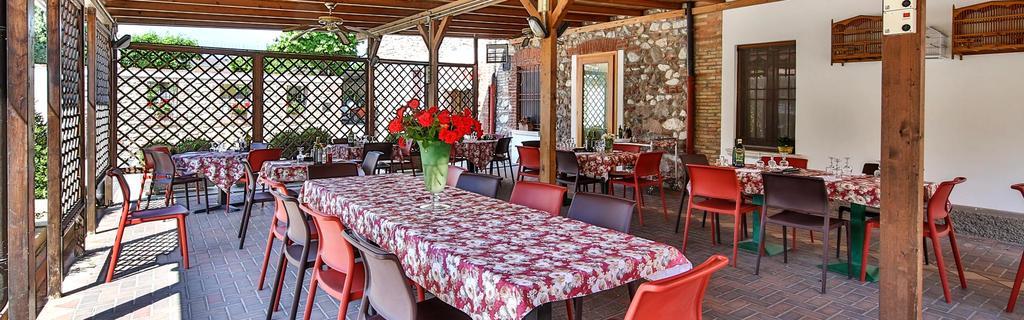 Отель Trattoria Milani Лонато Экстерьер фото