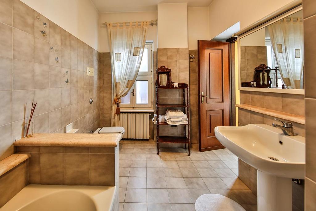 Отель Trattoria Milani Лонато Экстерьер фото