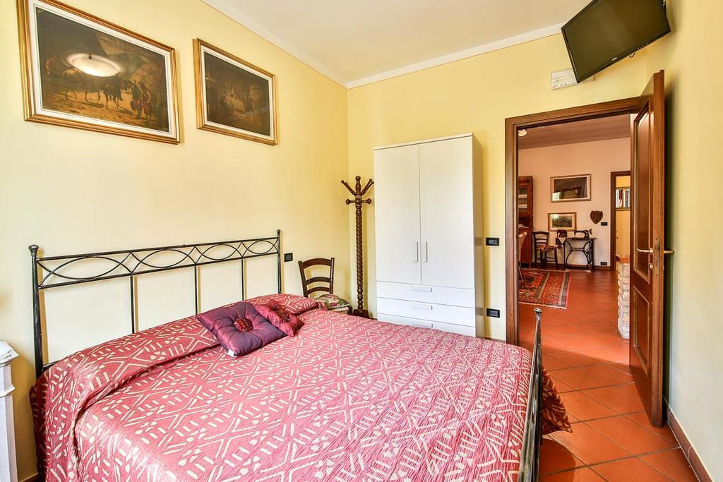 Отель Trattoria Milani Лонато Экстерьер фото
