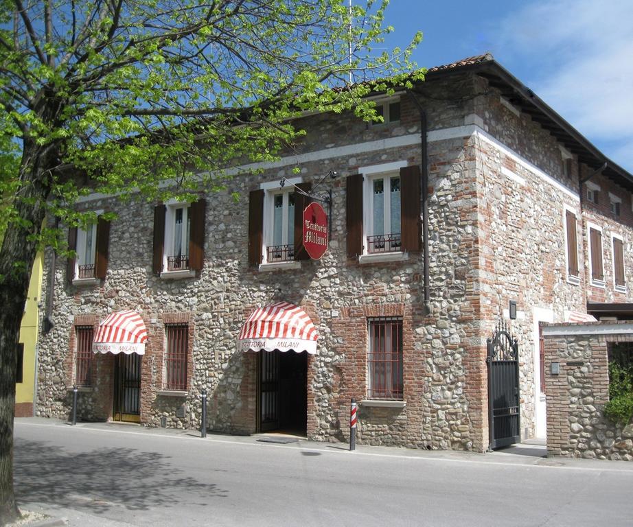 Отель Trattoria Milani Лонато Экстерьер фото