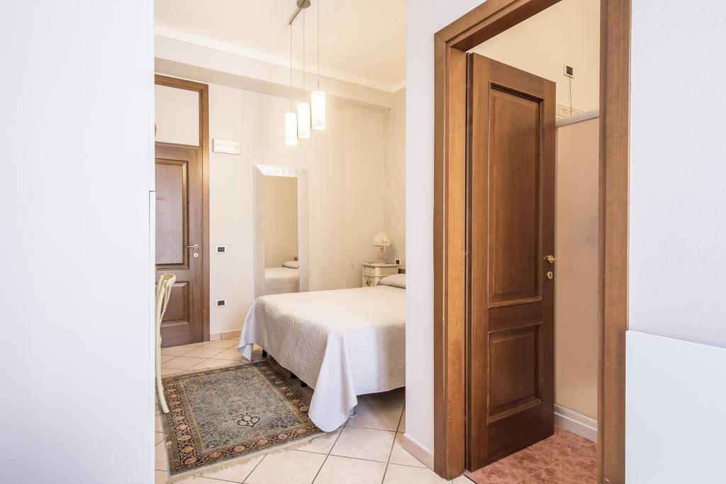 Отель Trattoria Milani Лонато Экстерьер фото