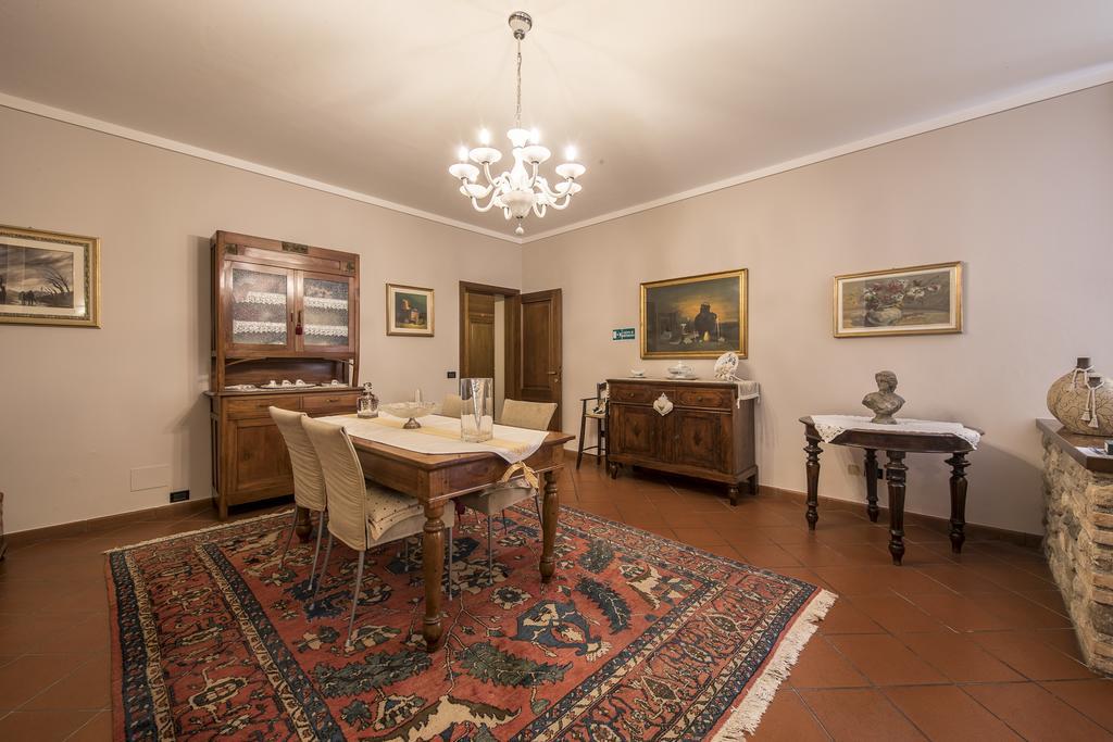 Отель Trattoria Milani Лонато Экстерьер фото